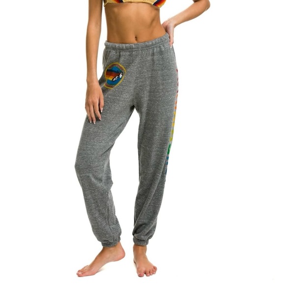 AV Sweats - L - Picture 2 of 9